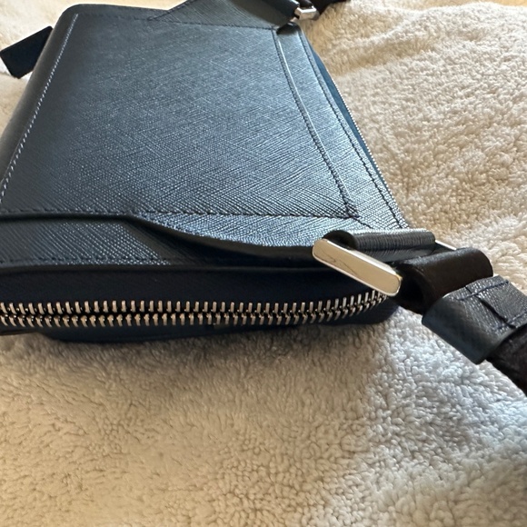 Authentic PRADA Blue Saffiano Leather Crossbody bag - Picture 5 of 16